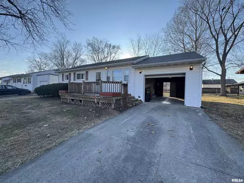 157 Portland Pl, Lincoln, IL 62656