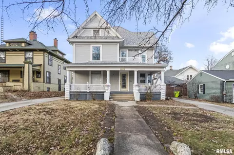 1014 W College Ave, Jacksonville, IL 62650