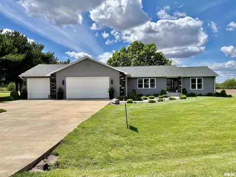 15 Trussell Rd, Jacksonville, IL 62650