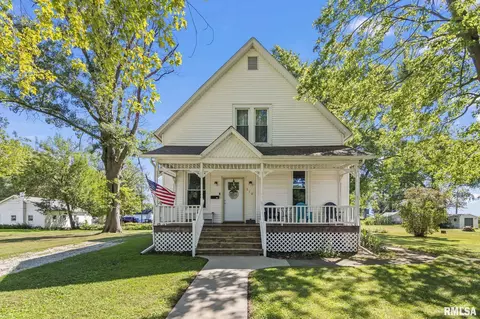 310 S Pine St, Stonington, IL 62567