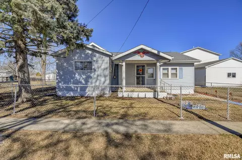 302 Borah Ave, Tovey, IL 62570