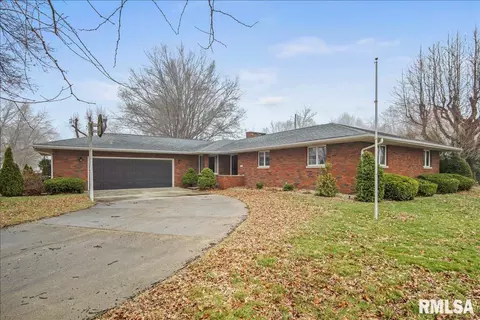 208 Othelle St, Taylorville, IL 62568