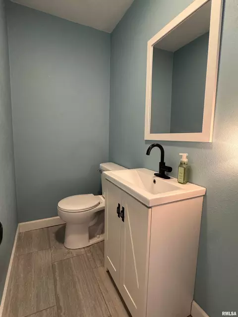 Bath - 3300 Haviland Dr, Springfield, IL 62704 photo 8 of 8