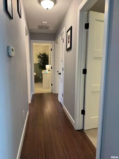 Entry Way - 3300 Haviland Dr, Springfield, IL 62704 photo 2 of 3