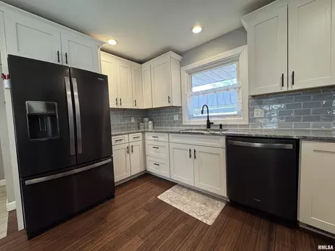 Kitchen - 3300 Haviland Dr, Springfield, IL 62704 photo 8 of 8