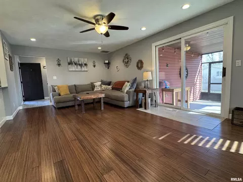 Living - 3300 Haviland Dr, Springfield, IL 62704 photo 2 of 9