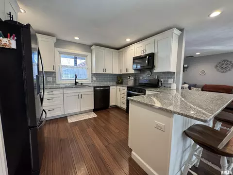 Kitchen - 3300 Haviland Dr, Springfield, IL 62704 photo 6 of 8