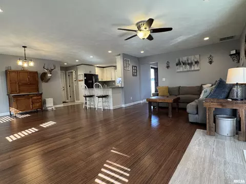Living - 3300 Haviland Dr, Springfield, IL 62704 photo 3 of 9