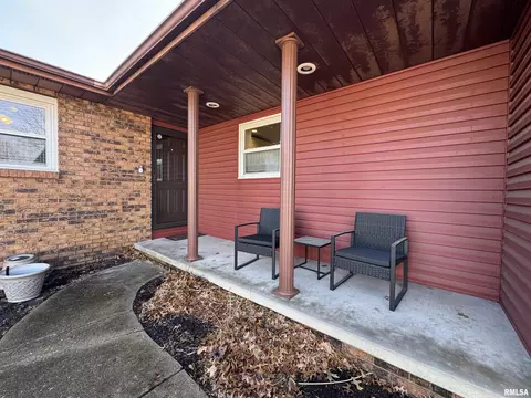 Exterior - 3300 Haviland Dr, Springfield, IL 62704 photo 4 of 9