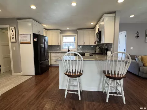 Kitchen - 3300 Haviland Dr, Springfield, IL 62704 photo 1 of 8