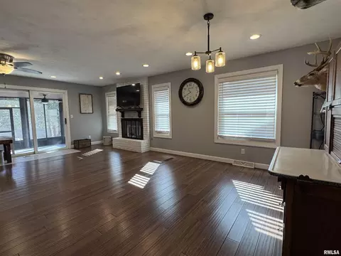 Living - 3300 Haviland Dr, Springfield, IL 62704 photo 5 of 9