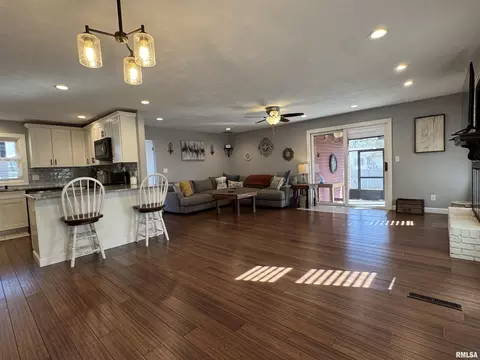 Living - 3300 Haviland Dr, Springfield, IL 62704 photo 4 of 9