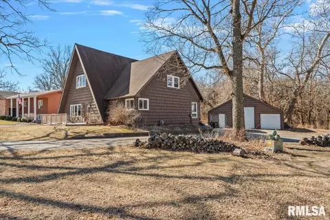 12 Oakland Dr, Riverton, IL 62561