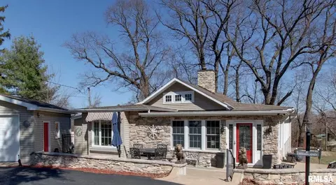 5126 Homan Falls Dr, Quincy, IL 62305