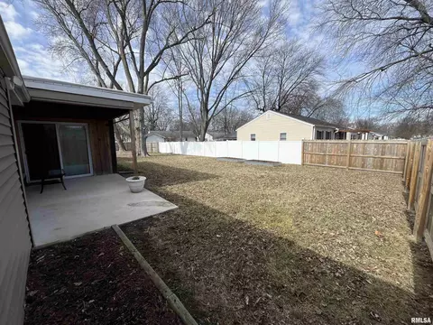 Exterior - 2001 Calhoun Ave, Springfield, IL 62702 photo 7 of 7