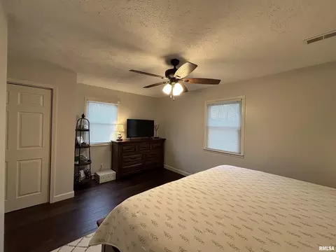 Bedroom - 2001 Calhoun Ave, Springfield, IL 62702 photo 2 of 5