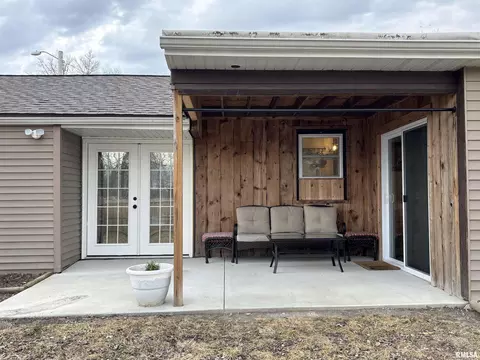 Exterior - 2001 Calhoun Ave, Springfield, IL 62702 photo 1 of 7