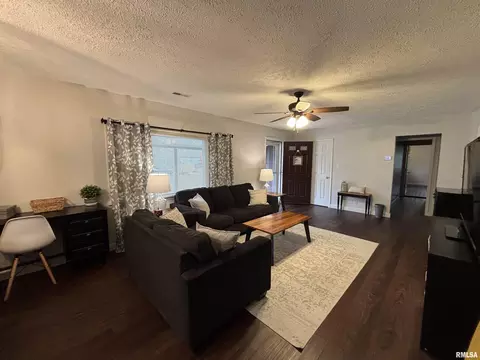 Living - 2001 Calhoun Ave, Springfield, IL 62702 photo 2 of 2