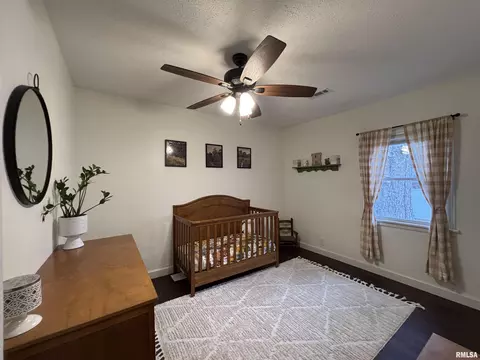 Bedroom - 2001 Calhoun Ave, Springfield, IL 62702 photo 4 of 5