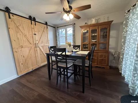 Dining - 2001 Calhoun Ave, Springfield, IL 62702 photo 1 of 1