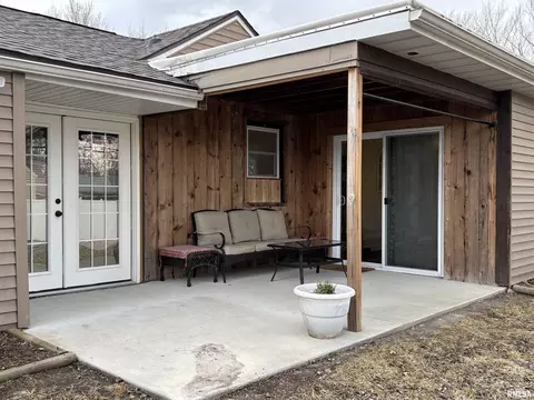 Exterior - 2001 Calhoun Ave, Springfield, IL 62702 photo 2 of 7