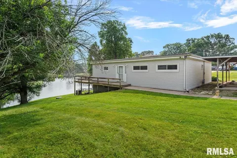 308 Elm Ln, Petersburg, IL 62675