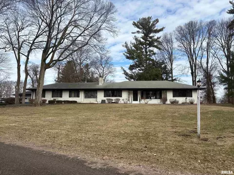 2 Millwood Mnr, Jacksonville, IL 62650