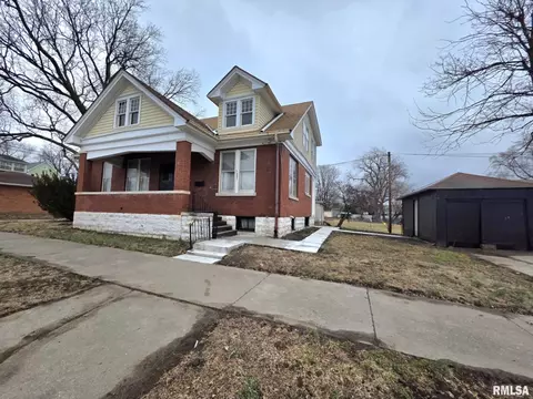 631 S 11th St, Quincy, IL 62301
