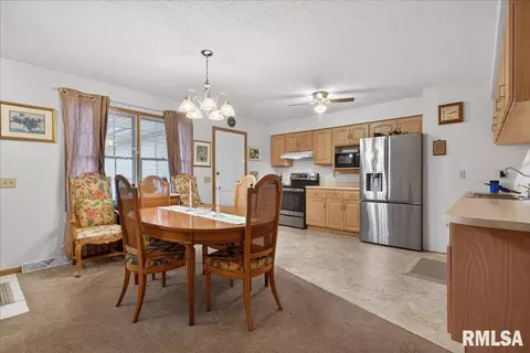 Dining - 3120 Cascade Dr, Springfield, IL 62704 photo 2 of 3