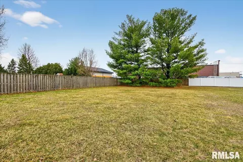 Exterior - 3120 Cascade Dr, Springfield, IL 62704 photo 2 of 2
