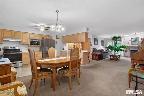 Dining - 3120 Cascade Dr, Springfield, IL 62704 photo 1 of 3