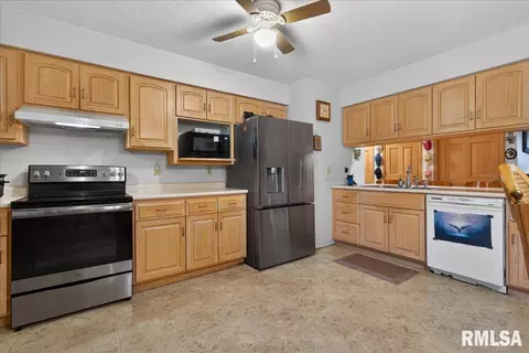 Kitchen - 3120 Cascade Dr, Springfield, IL 62704 photo 1 of 1