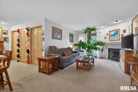 Living - 3120 Cascade Dr, Springfield, IL 62704 photo 1 of 2