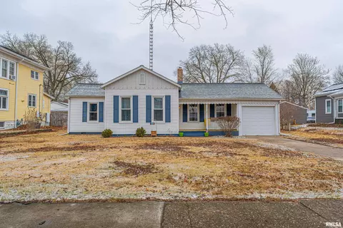 310 Pekin St, Lincoln, IL 62656