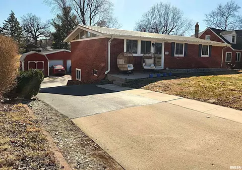 2220 Maple St, Quincy, IL 62301