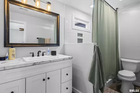 Bath - 2314 Ramsey Ave, Springfield, IL 62702 photo 1 of 1