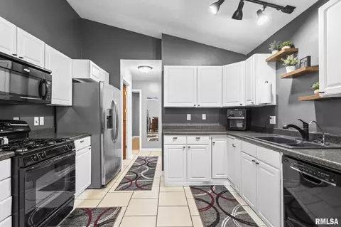 Kitchen - 2264 Eleanor Ave, Springfield, IL 62702 photo 2 of 2
