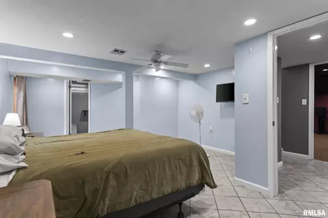 Bedroom - 2264 Eleanor Ave, Springfield, IL 62702 photo 10 of 12
