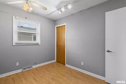 Bedroom - 2264 Eleanor Ave, Springfield, IL 62702 photo 6 of 12