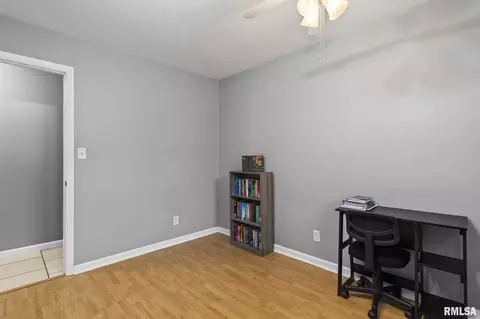 Bedroom - 2264 Eleanor Ave, Springfield, IL 62702 photo 5 of 12