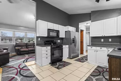 Kitchen - 2264 Eleanor Ave, Springfield, IL 62702 photo 1 of 2