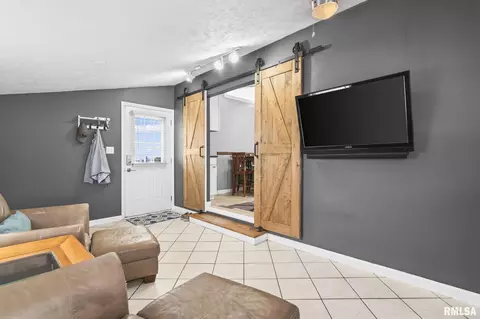 Entry Way - 2264 Eleanor Ave, Springfield, IL 62702 photo 2 of 3