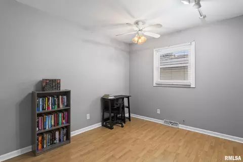 Bedroom - 2264 Eleanor Ave, Springfield, IL 62702 photo 4 of 12