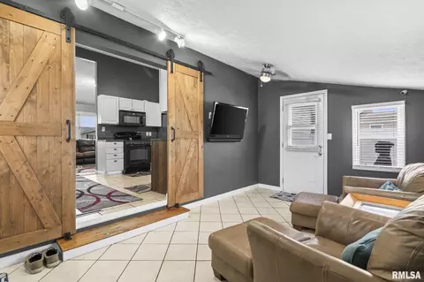 Entry Way - 2264 Eleanor Ave, Springfield, IL 62702 photo 3 of 3