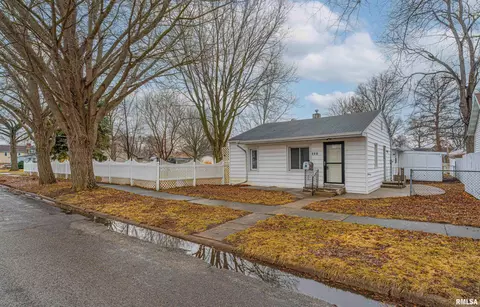 421 Decatur St, Lincoln, IL 62656
