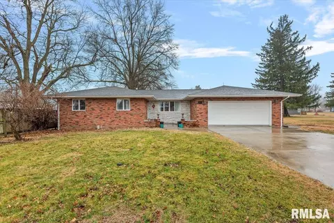 205 Leonard St, Farmersville, IL 62533