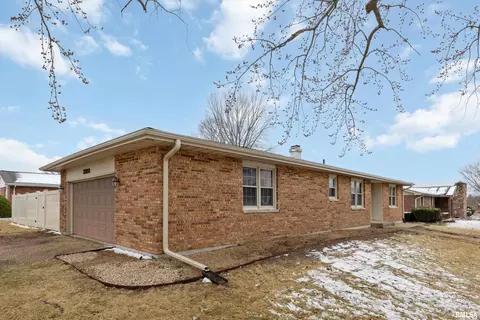 3800 Stonegate Rd, Quincy, IL 62305