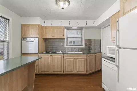 Kitchen - 2025 E Hood St, Springfield, IL 62703 photo 1 of 3