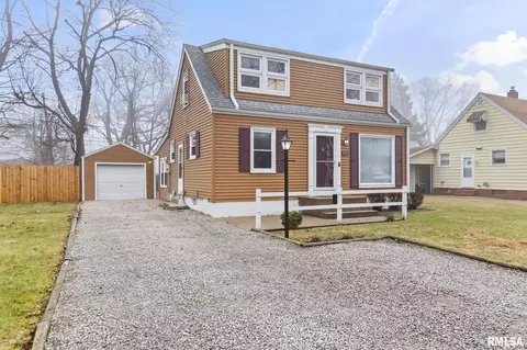 Exterior - 2025 E Hood St, Springfield, IL 62703 photo 2 of 6