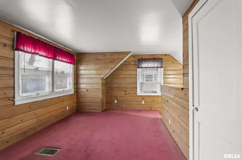 Bedroom - 2025 E Hood St, Springfield, IL 62703 photo 6 of 9